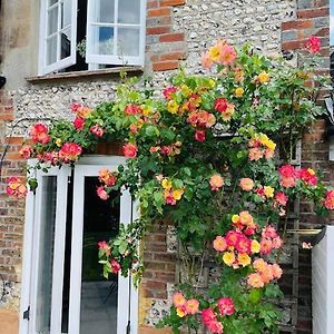 Beautiful 18Th Century Cottage In Arundel Exterior photo