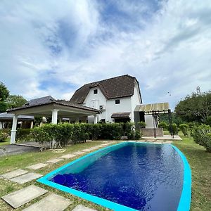 Commons Pool Villa Lot 1021 - Fong Homestay Alor Gajah Exterior photo