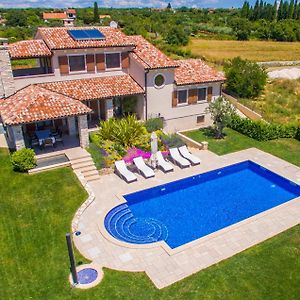 Gorgeous Home In Vodnjan With Kitchen Exterior photo