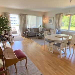 Spacious 3 Bedroom Next To Thon Hotel, Storsenter Shopping, And 15 Minutes To Oslo Sandvika  Exterior photo