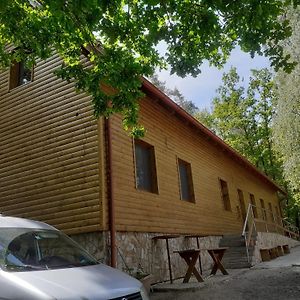 Hotel Penzion Pralinka Sro Jesenice U Rakovnika Tlestky Exterior photo