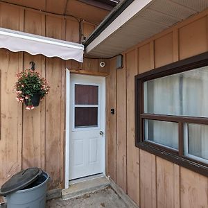 Modern Tiny Wood Cottage 0 Wasaga Beach Exterior photo