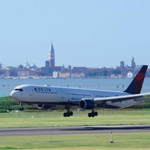 "Fly To Venice" Airport Bed and Breakfast Tessera Exterior photo