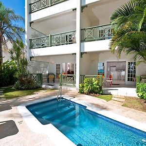 Appartamento Casual Beachfront Studio With Pool Apts Bridgetown Exterior photo