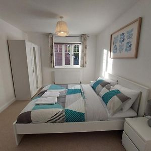 Spacious 4 Bed House With Parking And Garden At Reading Villa Exterior photo