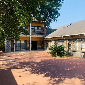 More-Inn Lodge Boksburg Exterior photo