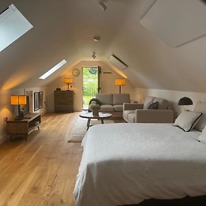 Appartamento Cozy Studio Attic Retreat In Bettws Newydd Trostrey Exterior photo