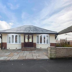 3Br Detached Bungalow With Parking Villa Stannington  Exterior photo