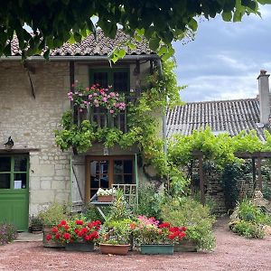 Gite Pays De La Loire Villa Vezieres Exterior photo