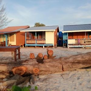 Homestay Nom Kamil Tiga Papan Exterior photo