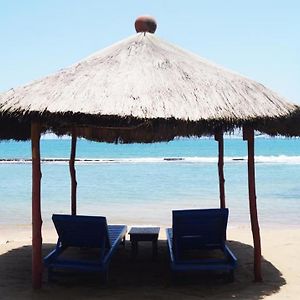 Hotel Backpakers Robinson Plage Lomé Exterior photo