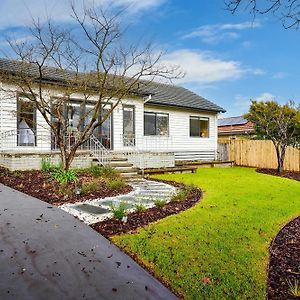 Spacious 4 Bedroom Home In Heathmont Perfect For Families Exterior photo