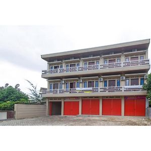 Hotel Reddoorz Near Mall Boemi Kedaton 2 Bandar Lampung Exterior photo