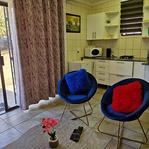 Appartamento Myperfectlanding 12 Mins From Or Tambo Airport Germiston Exterior photo