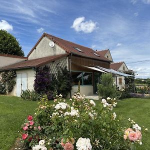 Gite Avec Piscine Et Roseraie Pres De Vichy - Fr-1-489-545 Villa Louchy-Montfand Exterior photo