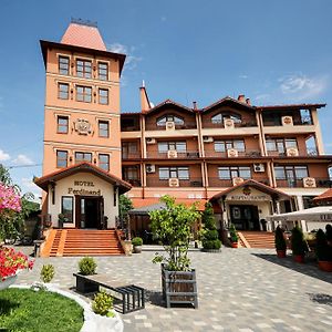 Hotel Ferdinand Mukačevo Exterior photo