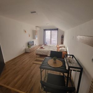 Appartamento Apartman Centar Strpce Exterior photo