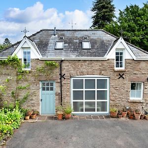 Finest Retreats - Coach House Wellbeing Retreat Villa Pen-y-Clawdd Exterior photo