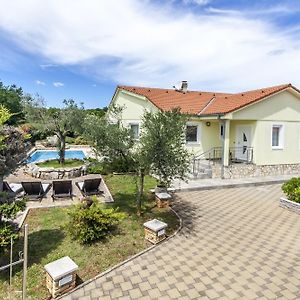 Villa Sole Istria Near Pula For 7 People With Jacuzzi And Children Playground Marčana Exterior photo