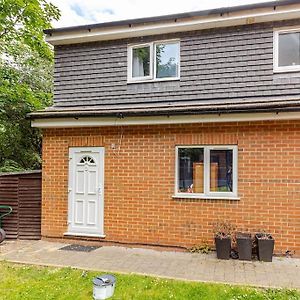 Appartamento Beautiful Flat In Morden Near Wimbledon Exterior photo