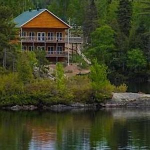 Hotel Auberge La Tanière Tadoussac Exterior photo