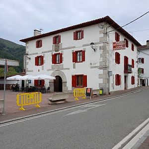 Hotel Hostal Del Camino De Santiago Valcarlos Exterior photo