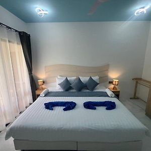 Hotel Infinity Beach Dhigurah Dhigurah  Exterior photo