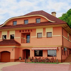 Hotel Magnat Mukačevo Exterior photo