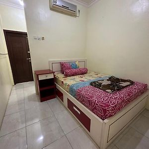 Nadyah Syariah Homestay Ketapang  Exterior photo