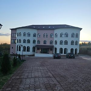 Hotel Crasmontana Konak Dragoiesti Exterior photo