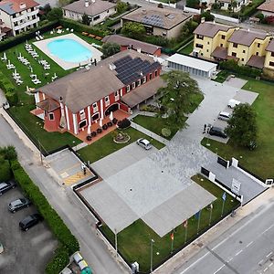 Hotel Residence - Il Giardino del Cigno Latisana Exterior photo