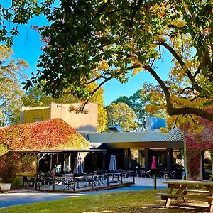 Hotel The Grand Oaks Beechworth Exterior photo