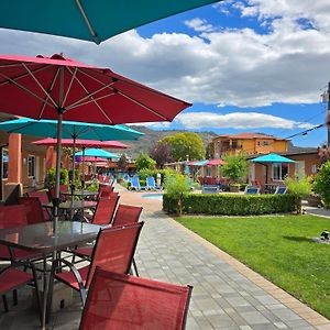 Sahara Courtyard Inn & Suites Osoyoos Exterior photo