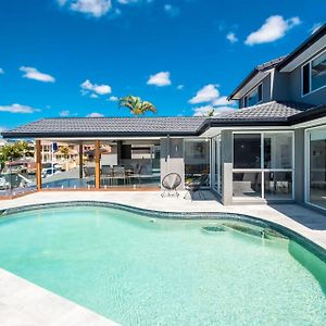 Waterfront Resort Style Retreat Runaway Bay Gold Coast Exterior photo