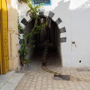 Superbe Appartement En Plein Medina De Tunisi Exterior photo