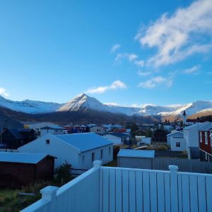 Appartamento The Painter'S House With View And Balcony Siglufjordur Exterior photo