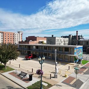 Lindell Motor Lodge - Downtown Cedar Falls Studio With Free Gated Parking! Exterior photo