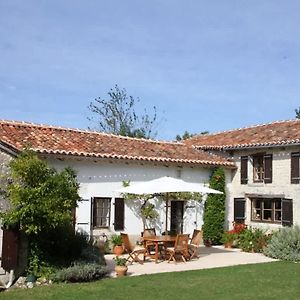 La Cotte Remote house for family getaway in Périgord Villa Nanteuil-Auriac-de-Bourzac Exterior photo