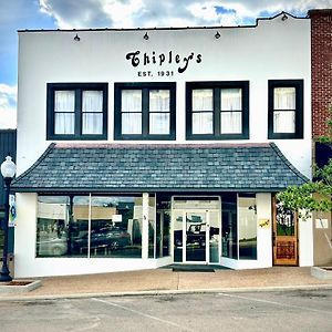 Chipley'S Squareview Inn Carthage Exterior photo