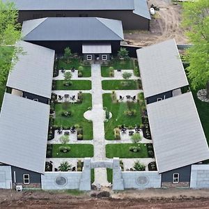 Big Cat Bungalows At The Haven - Lion 2 Canastota Exterior photo