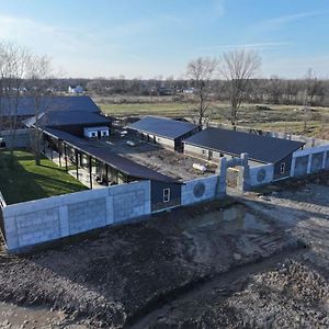 Big Cat Bungalows At The Haven - Lion 4 Canastota Exterior photo