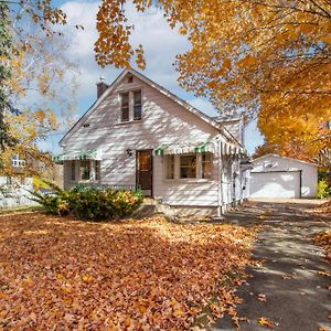 Home In Orilla - 5 Mins From The Beach Orillia Exterior photo