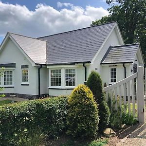 Spacious, Modern Bungalow Villa Newton Regis Exterior photo