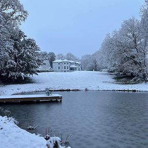 Huntsland House Bed and Breakfast Burstow Exterior photo