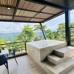 Suite Con Jacuzzi Y Vista Al Rio Napo 2 Planta Tena Exterior photo