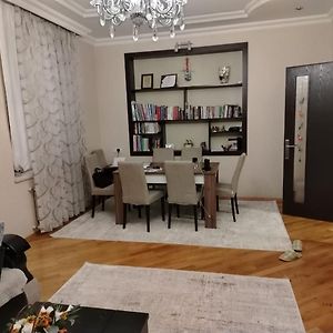 House With 3 Bedrooms,1 Living Room And A Kitchen In Bakikhanov District, Near Tolkuchka Baky Exterior photo