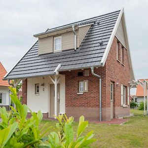 Restyled villa with infrared sauna, in a holiday park in De Maasduinen Arcen Exterior photo