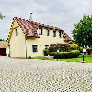 Hotel Penzion Hůrka Pardubice Exterior photo