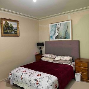 Couple Room With Shared Bathroom Glen Waverley Exterior photo