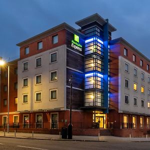 Holiday Inn Express Stevenage By Ihg Exterior photo